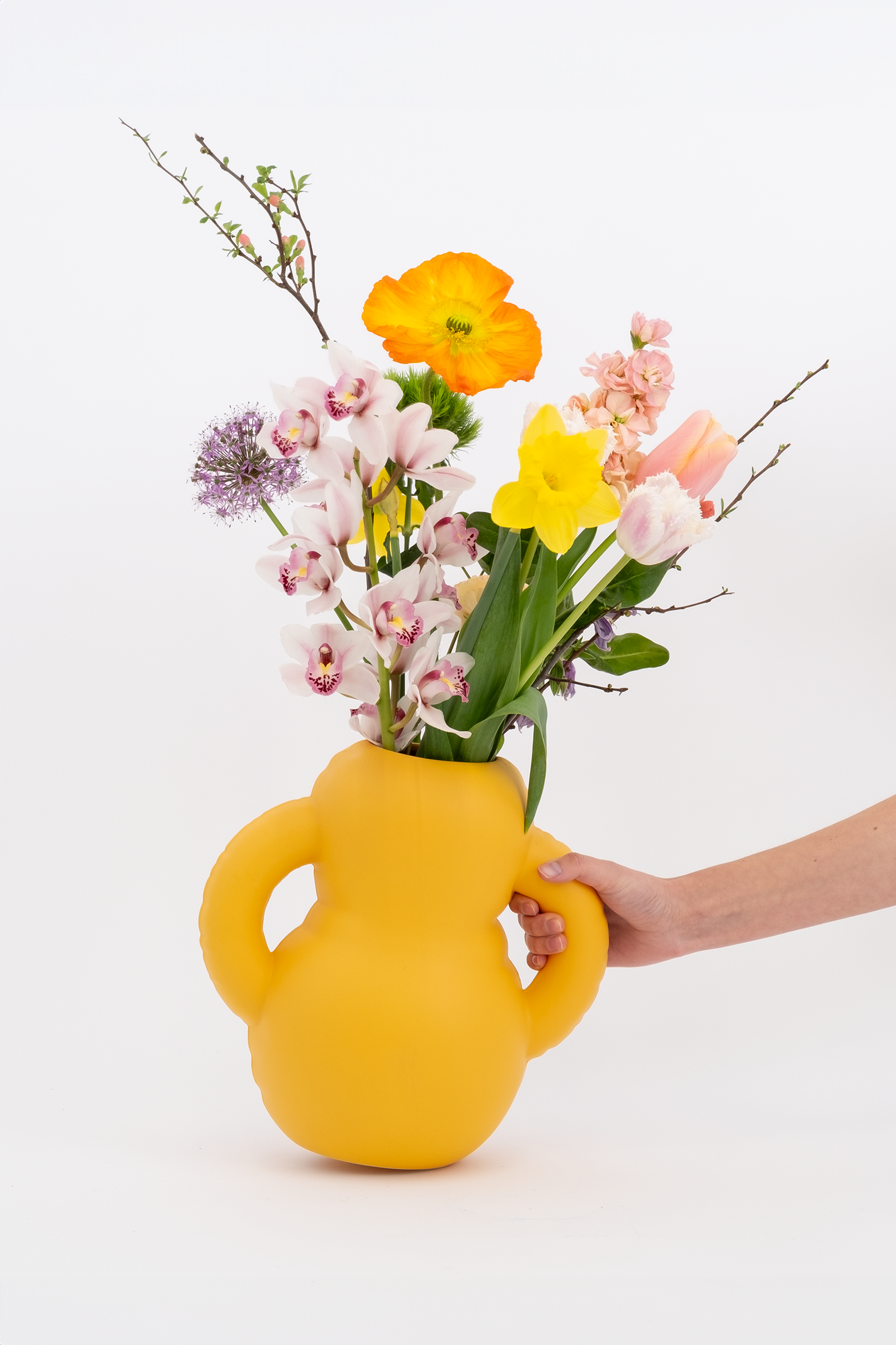 Home-Studyo-Blow-Up-Collection-FLowers-vase-portrait-1.png