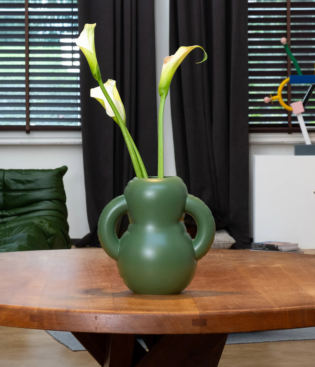 Home-Studyo-tableware-vase-moss-1200x1400px-5.webp