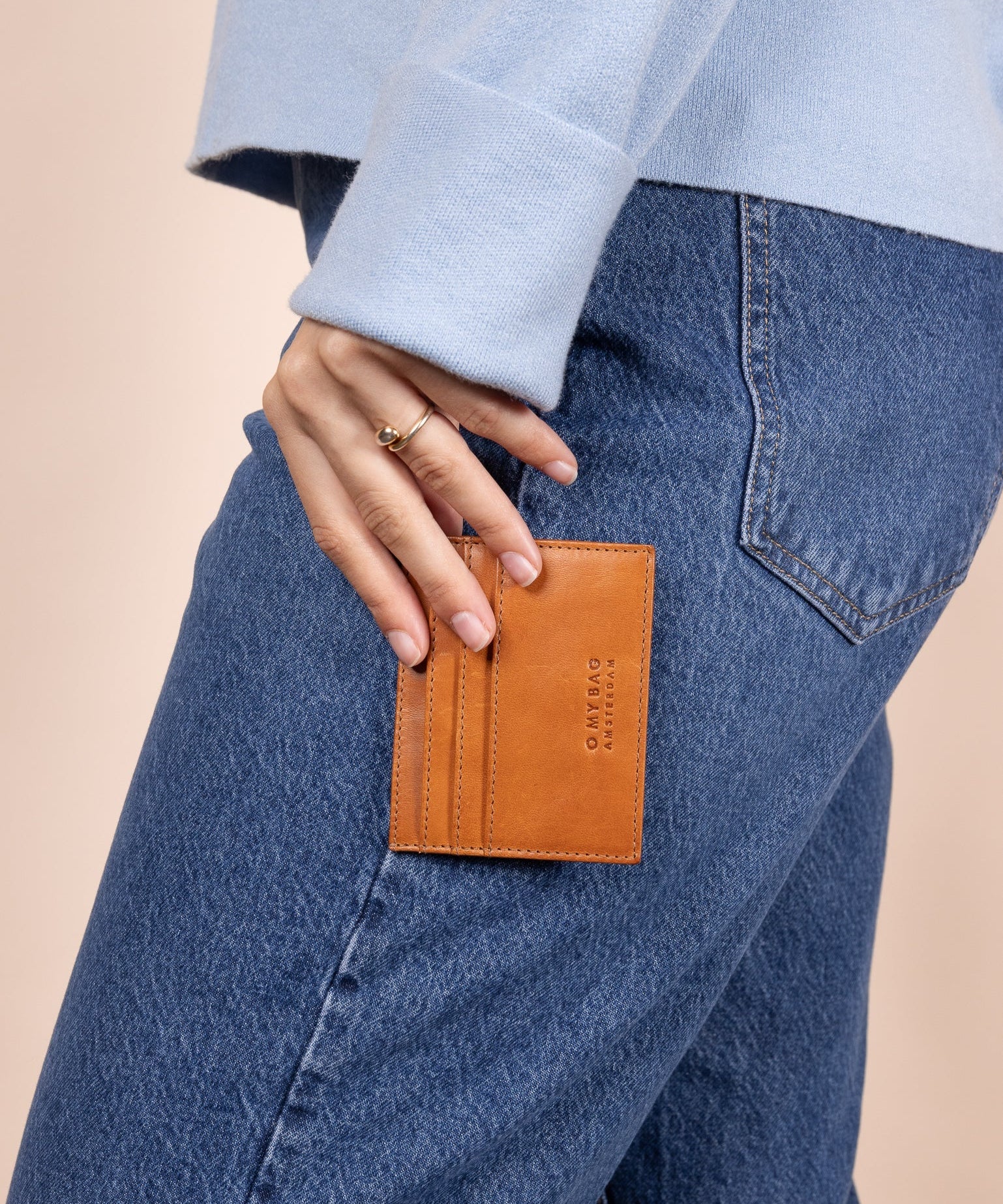 Marks-Card-Case-Maxi-Cognac-Model-2.jpg