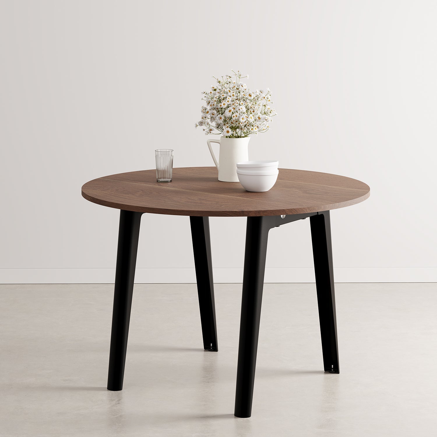 New modern ronde eettafel walnoot