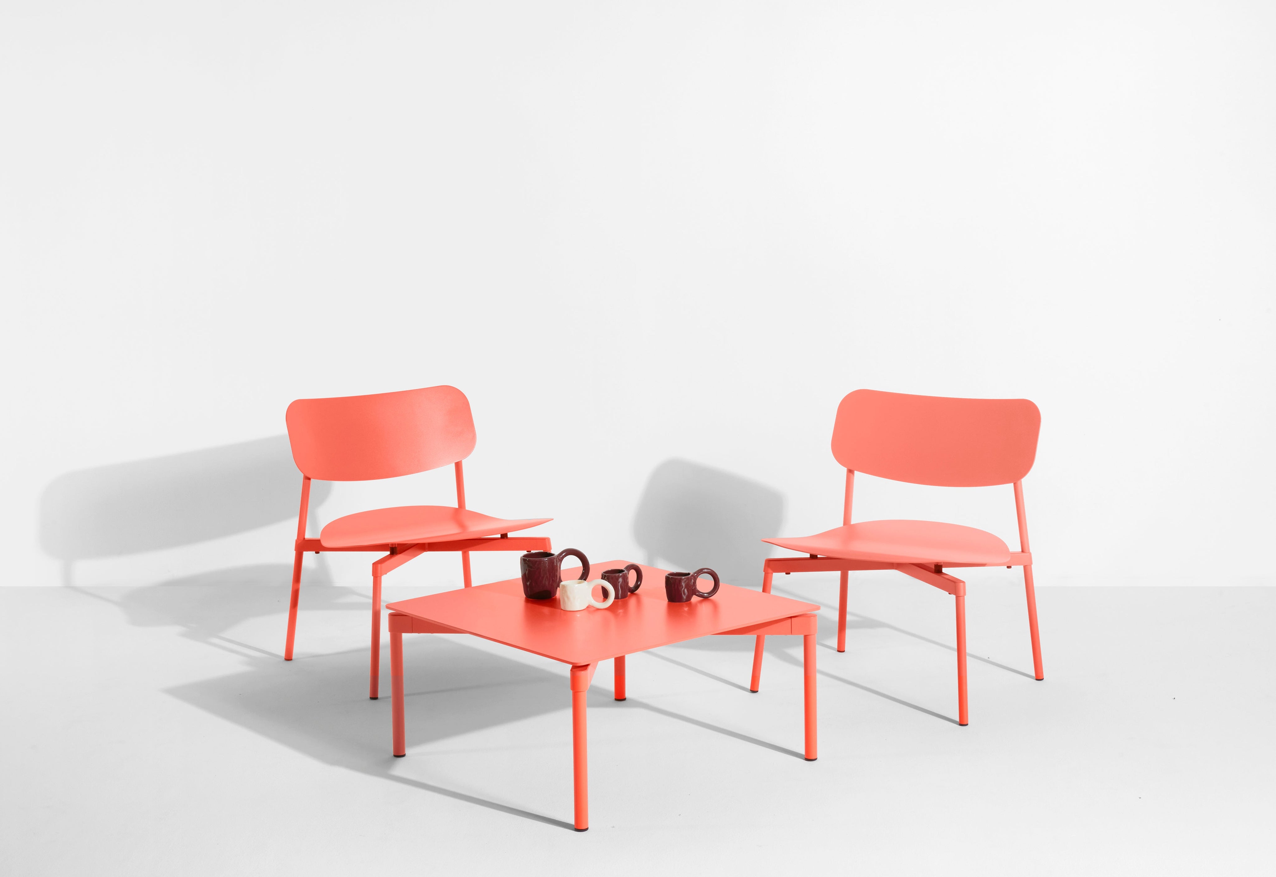 SCENETTE-FROMME-TABLE-BASSE-CORAIL_1.jpg