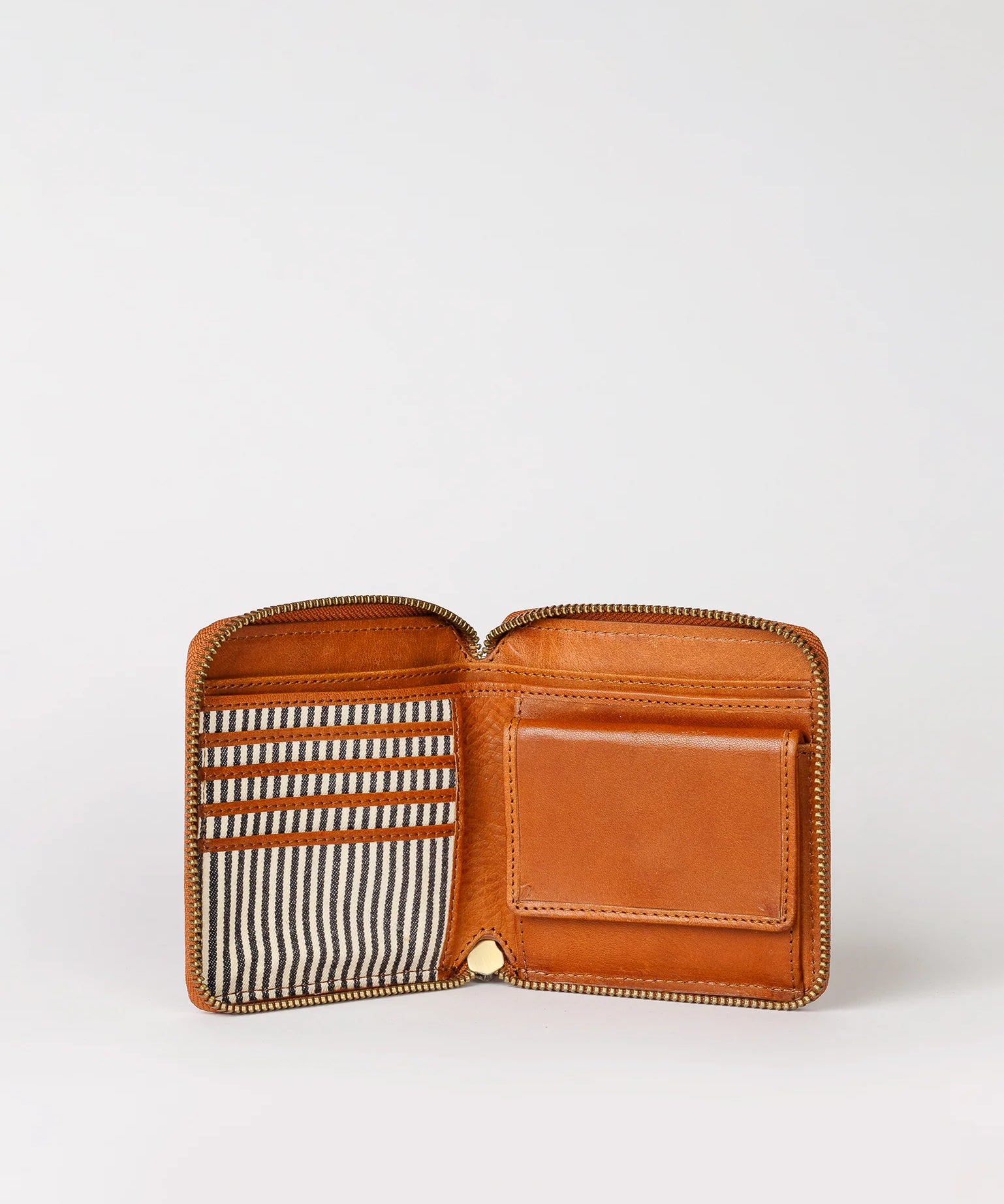 Sonny-Square-Wallet-Cognac-Stromboli-Leather-Inside.webp