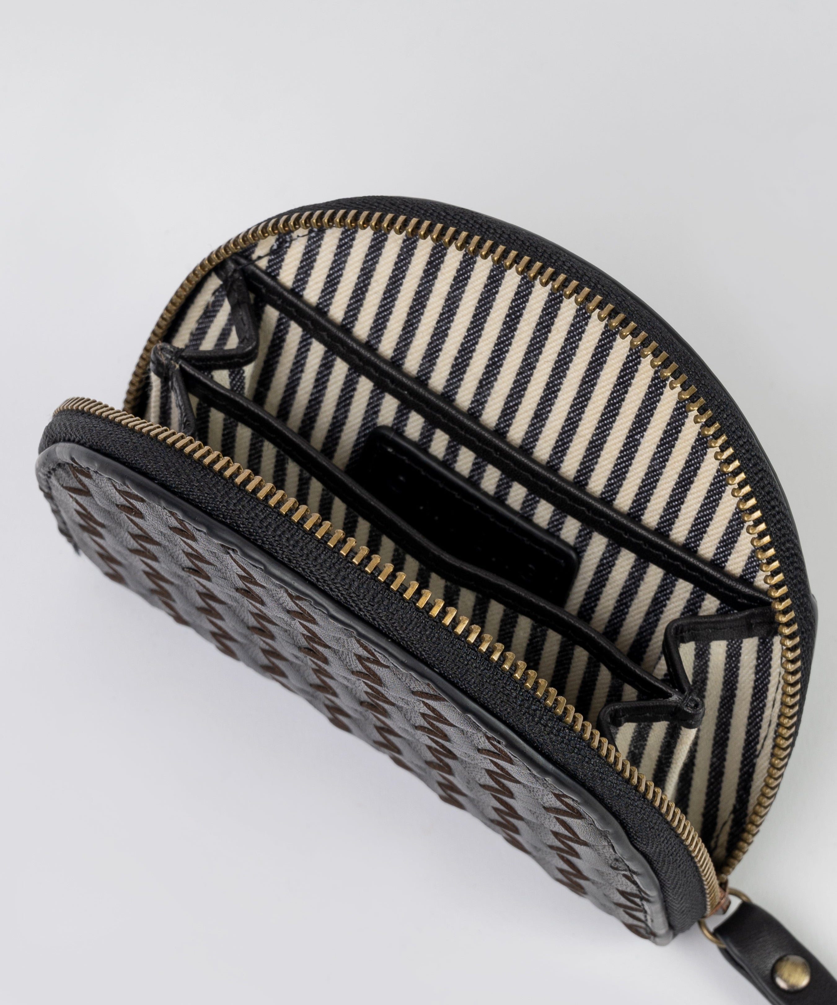 laura_purse_black_woven_inside.jpg