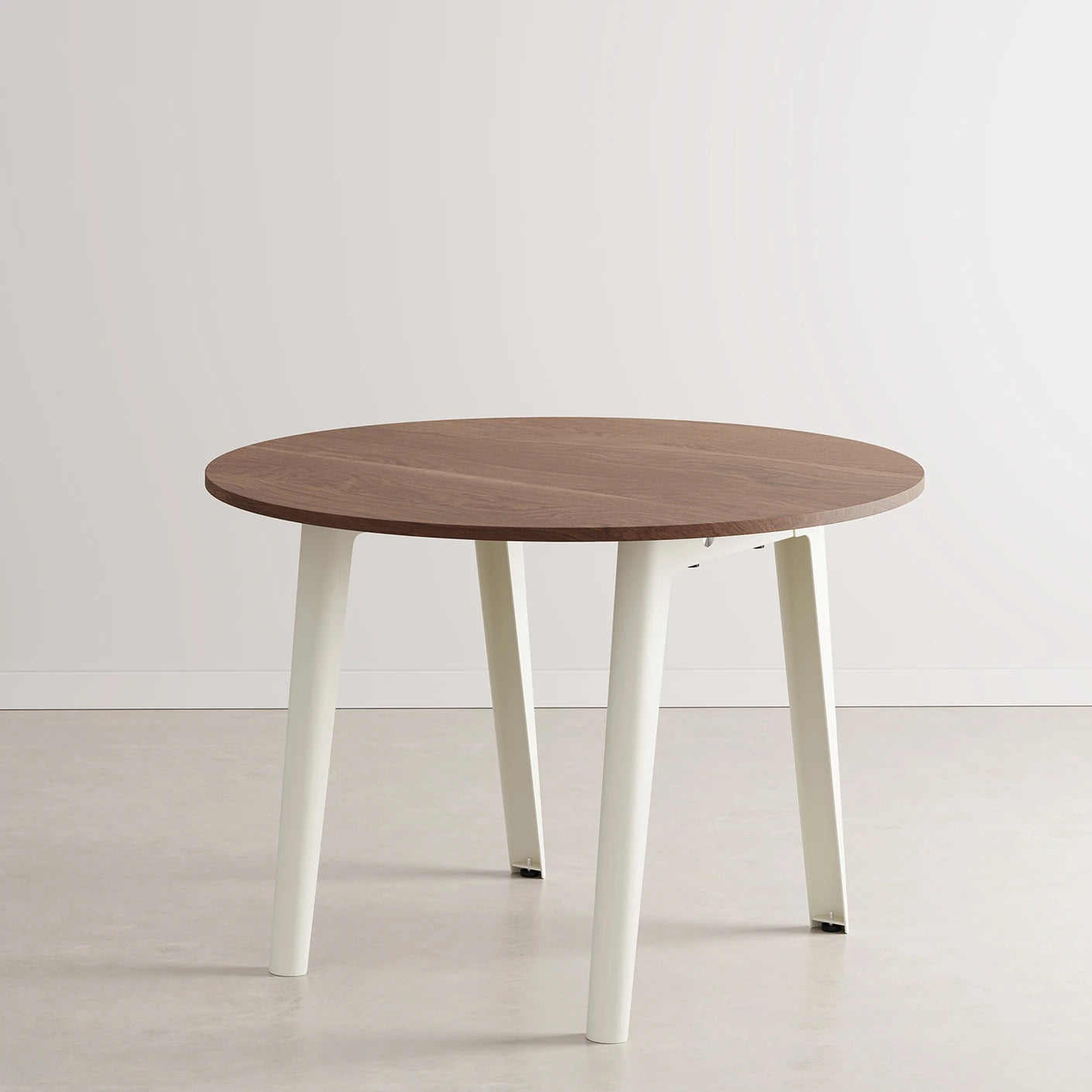 New modern ronde eettafel walnoot