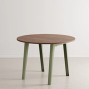New modern ronde eettafel walnoot