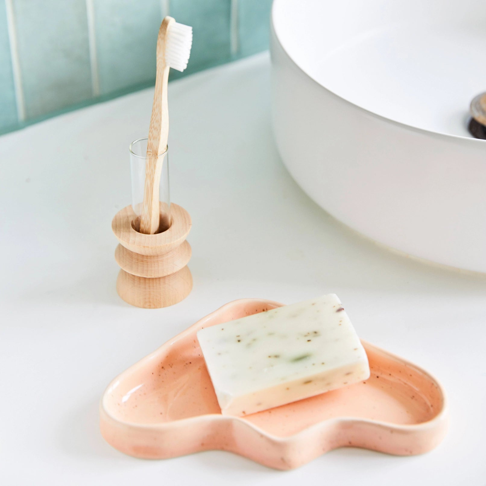wave-tray-peach-driehoek-zeepschaal.webp