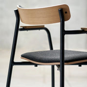 Etude - stoel met armleuningen en stof