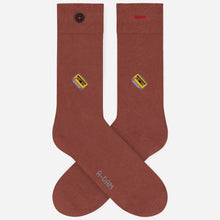 Afbeelding in Gallery-weergave laden, Burgundy cassette tape socks
