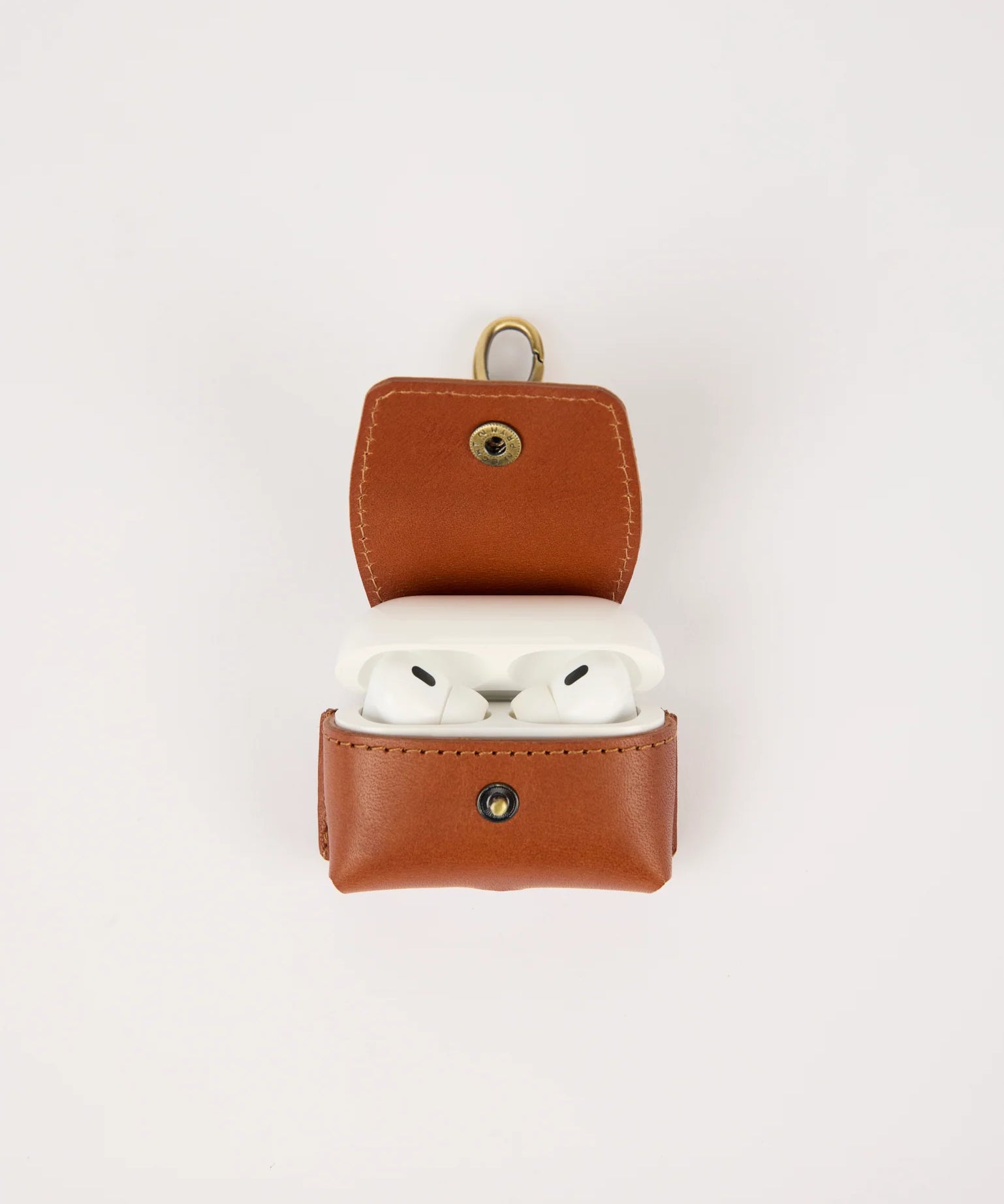 Airpod-Case-Cognac-Classic-Leather-Inside-1.webp