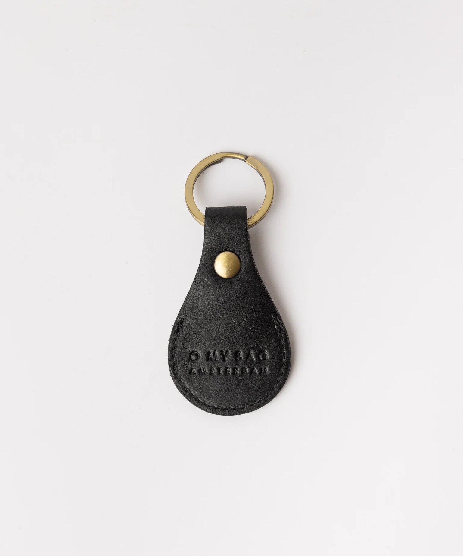 Airtag-Holder-Black-Classic-Leather-Front.webp