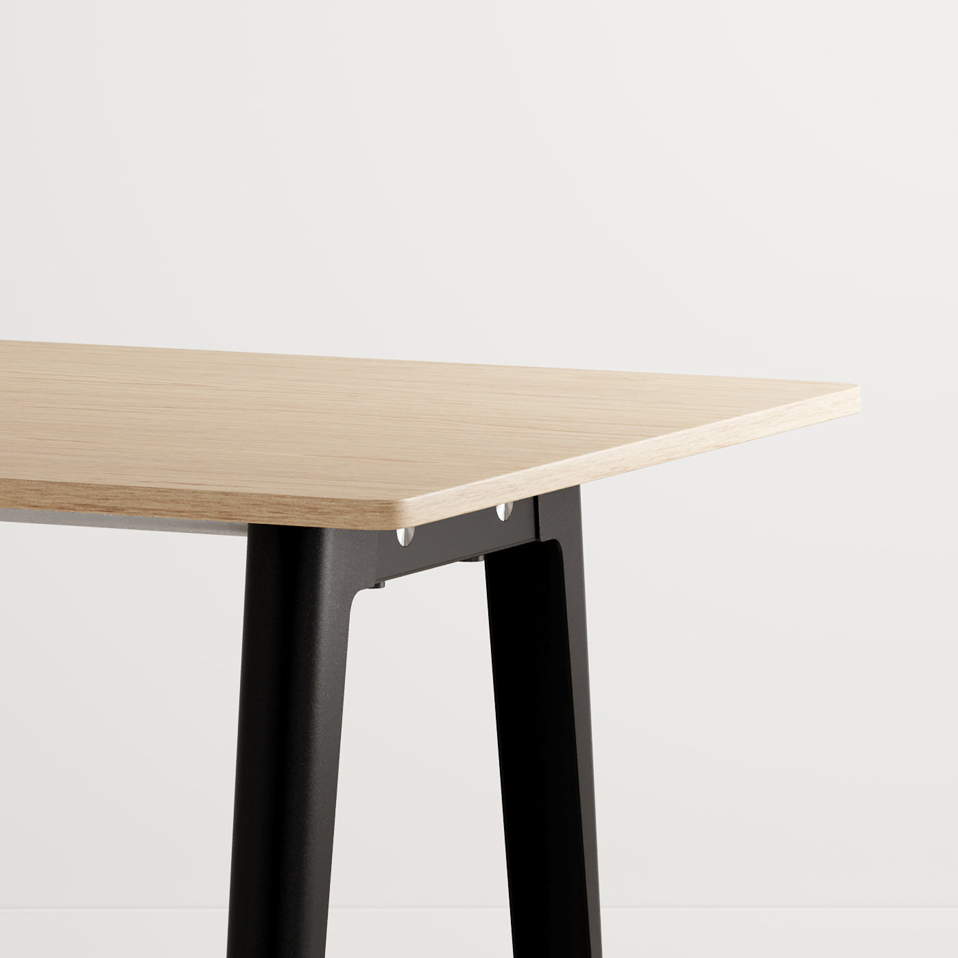 New modern eettafel