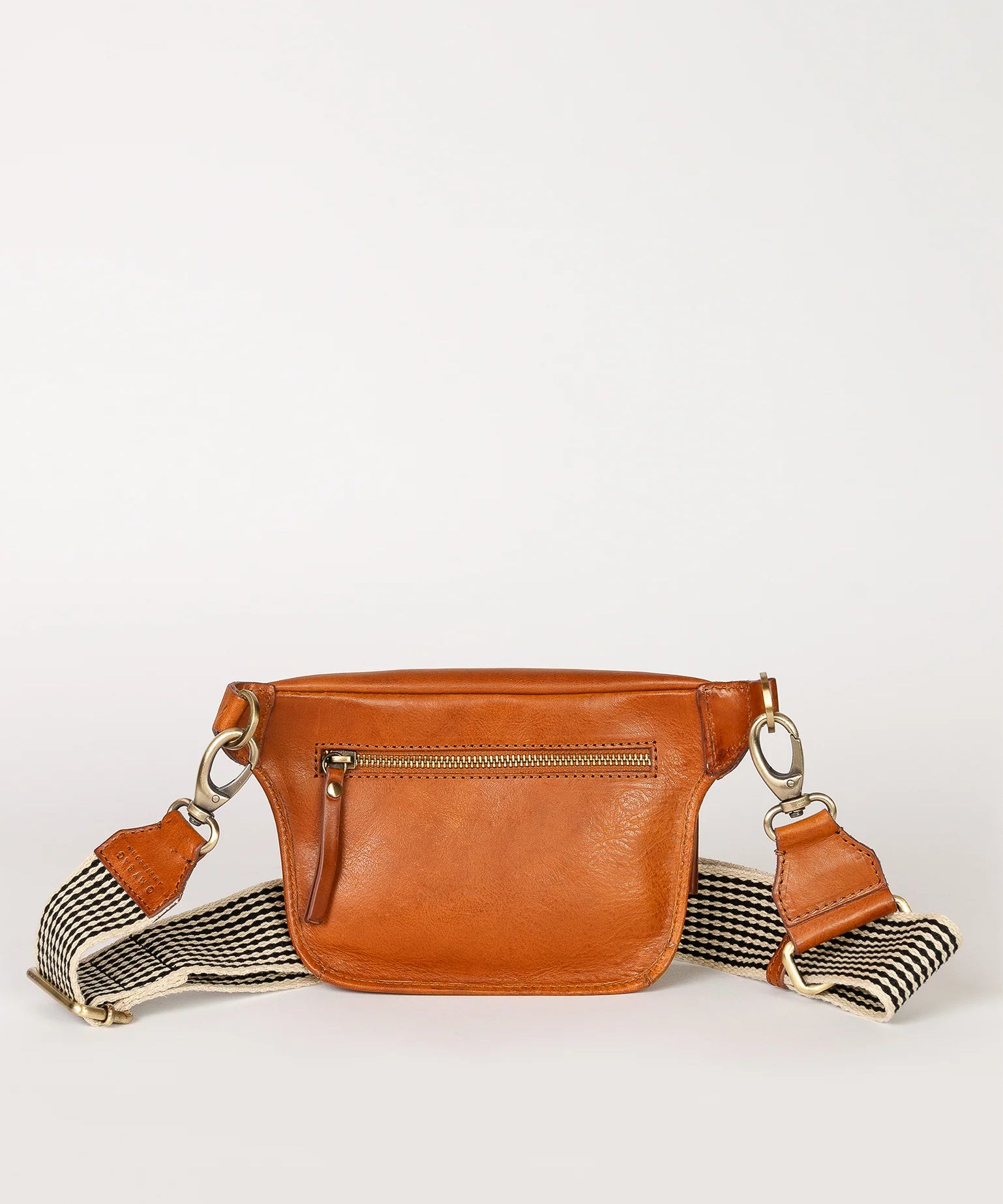 Becks-Bum-Bag-Cognac-Stromboli-Leather-Back.webp