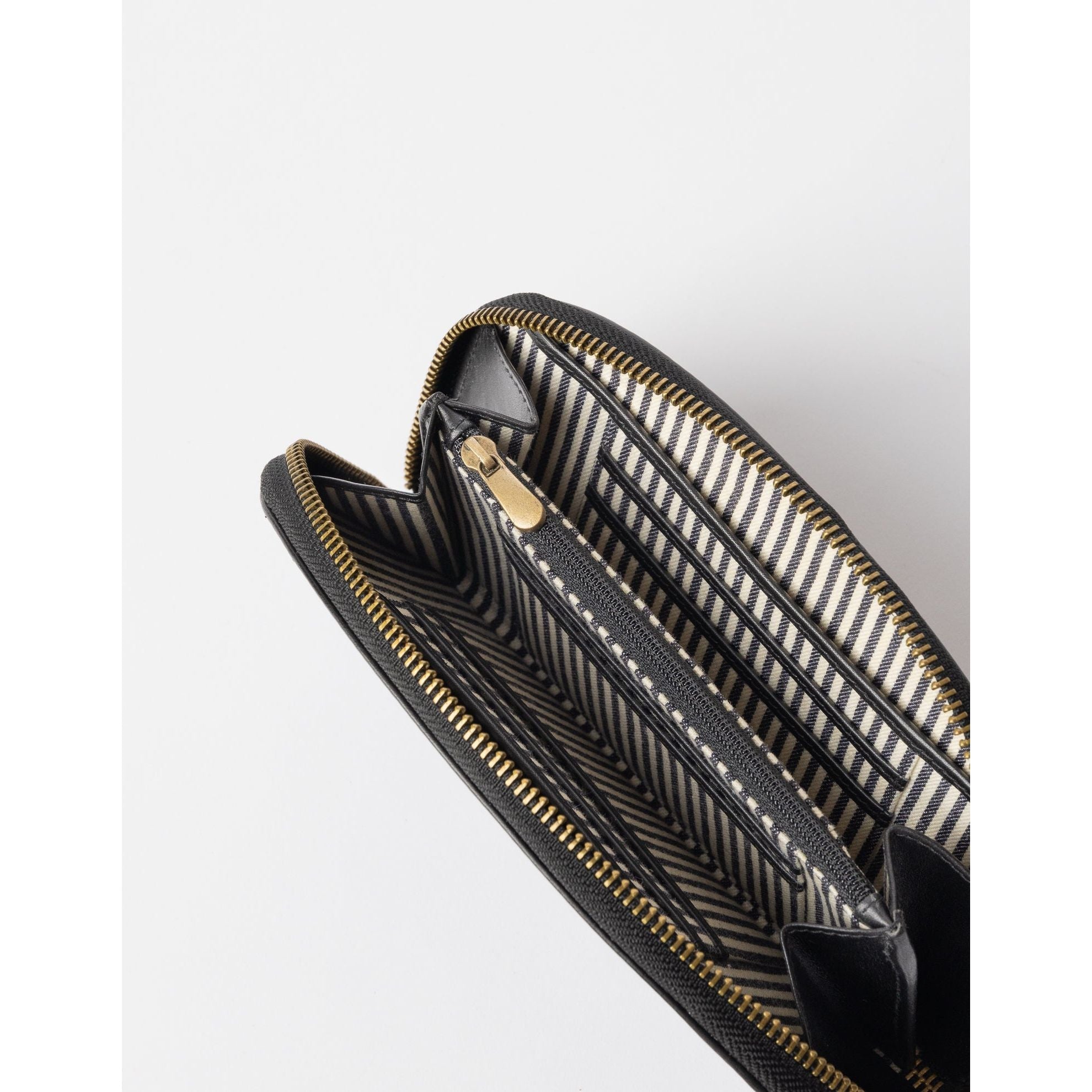 Blake-Wallet-Black-ClassicLeather-Inside.jpg