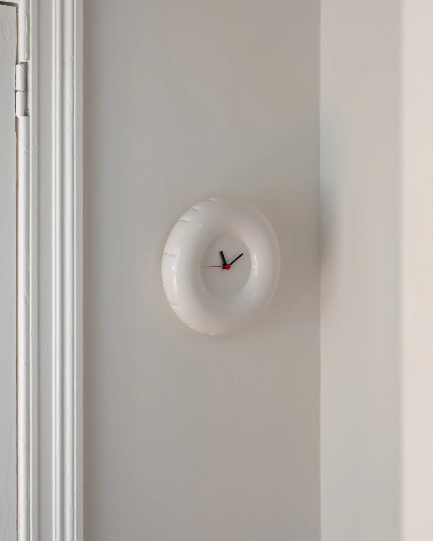 holly clock gloss