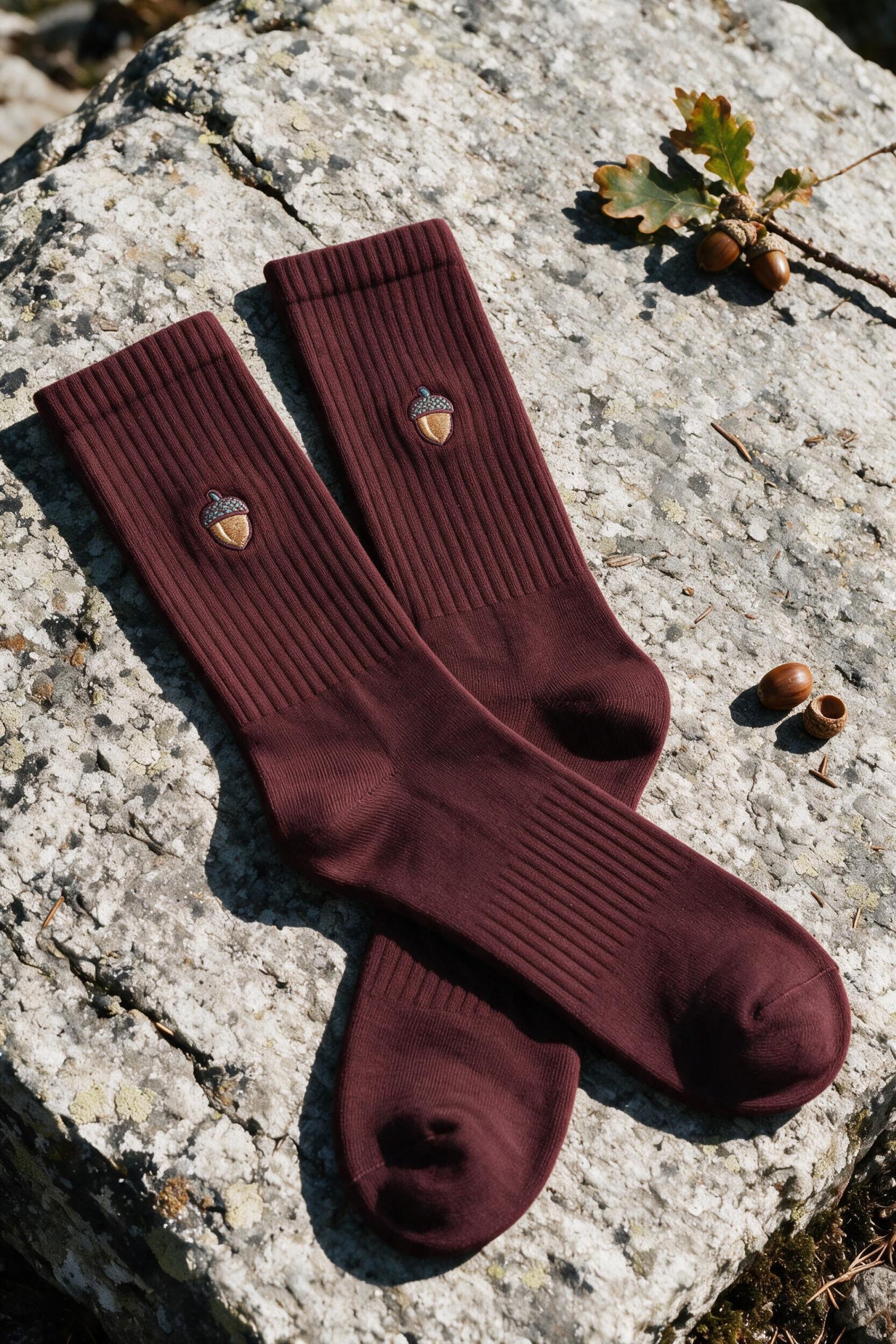 acorn crew socks burgundy