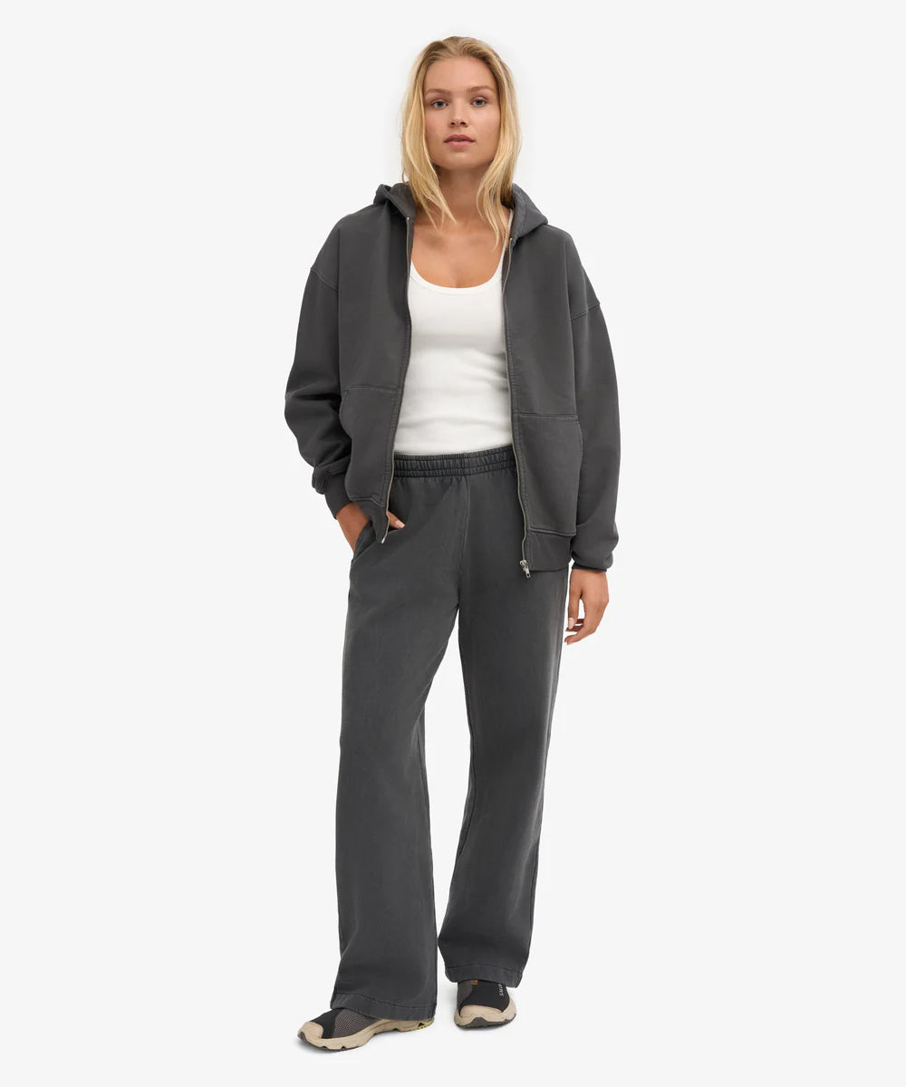 CS1018_Organic-Straight-Leg-Sweatpants_Faded-Black_Female_6.webp