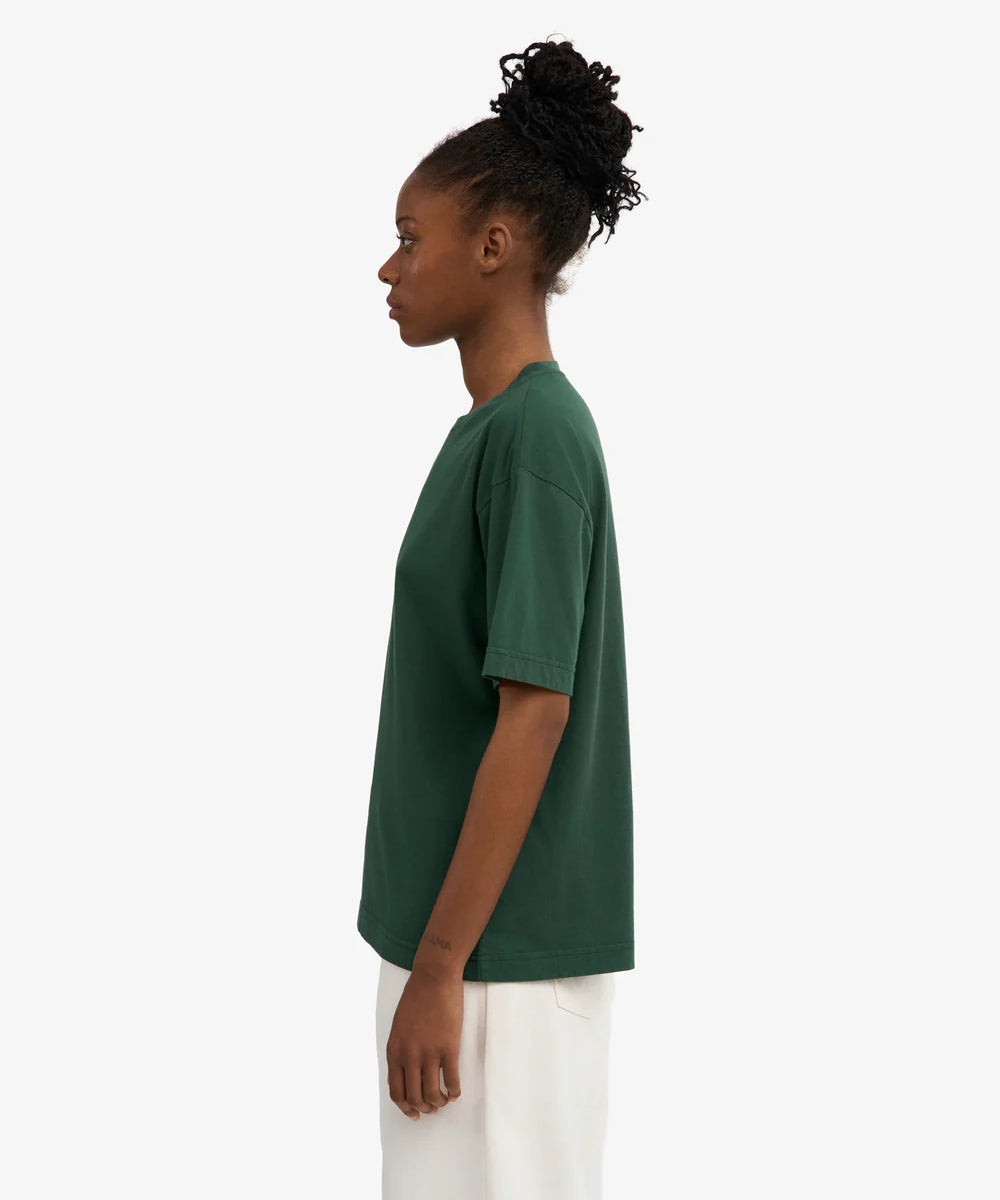 CS2056_Oversized-Organic-T-Shirt_Emerald-Green_Female_3.webp