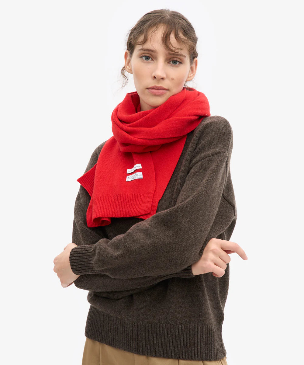 CS5082_Merino-Wool-Scarf_Red-Tangerine_Female_4.webp