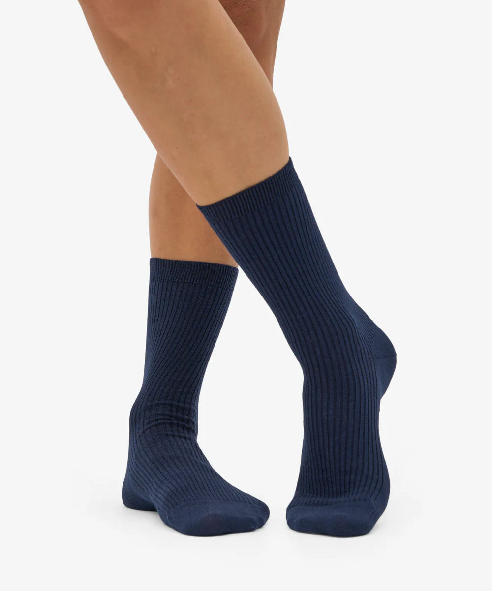 CS6002_Women-Classic-Organic-Sock_Navy-Blue_0069_1.webp