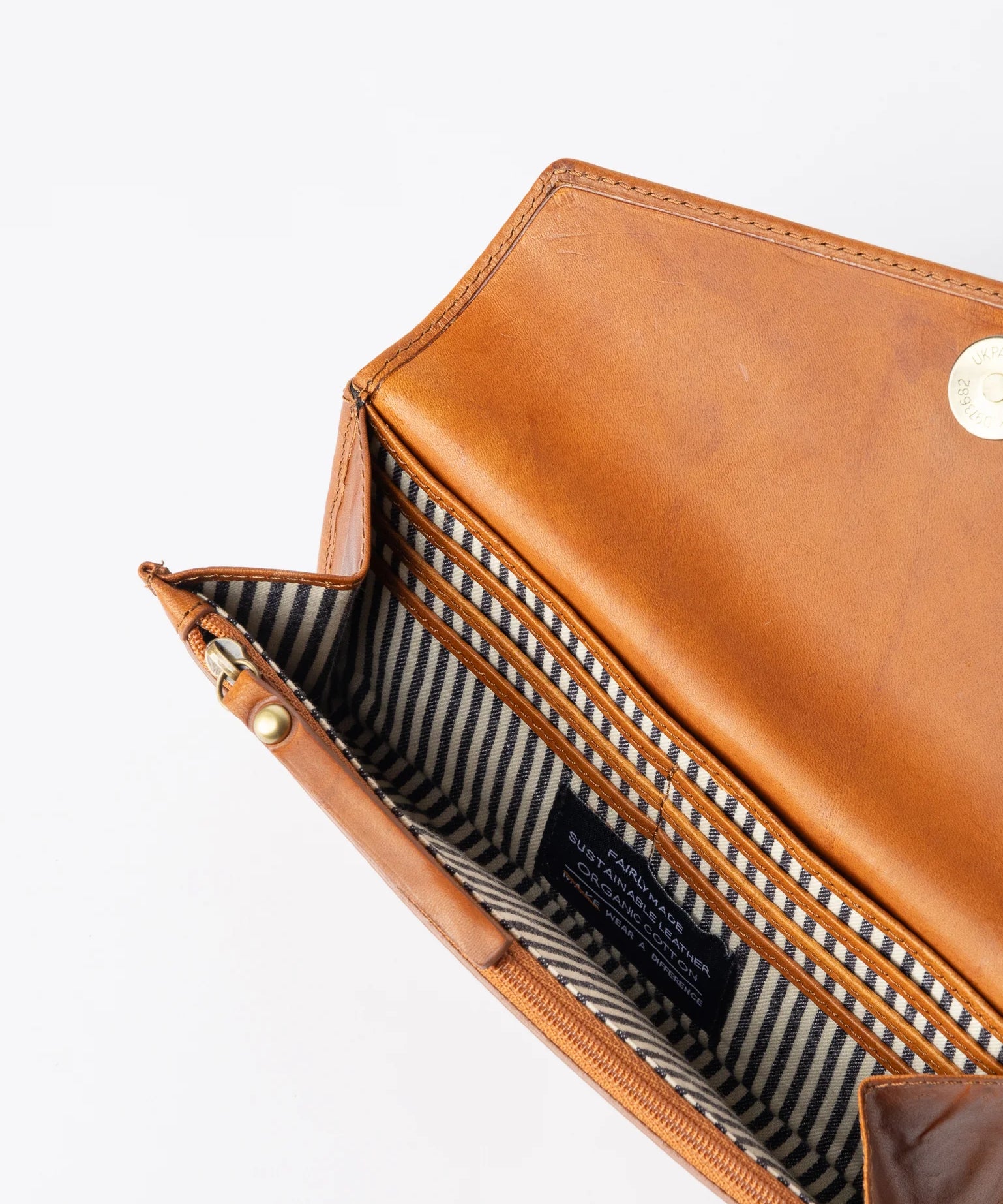 Envelope-Pixie-Cognac-Classic-Leather-Inside.webp