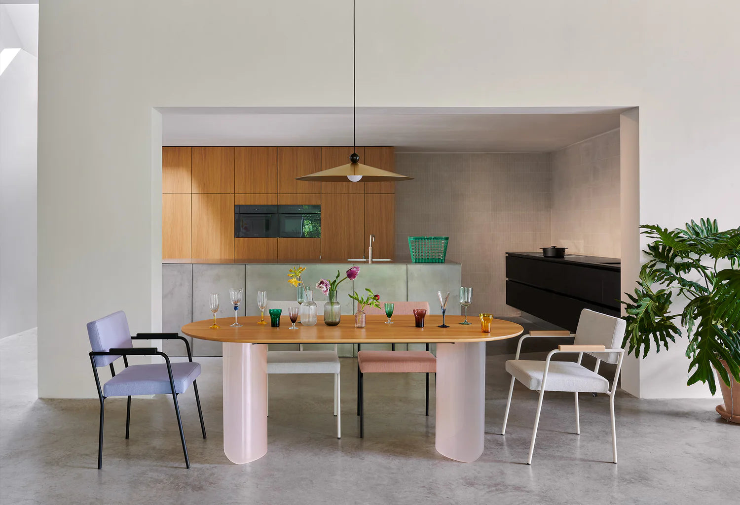 FEST_Monday_dining_chair_a9517c23-cc9b-445b-a4cf-42b4f169c357.webp