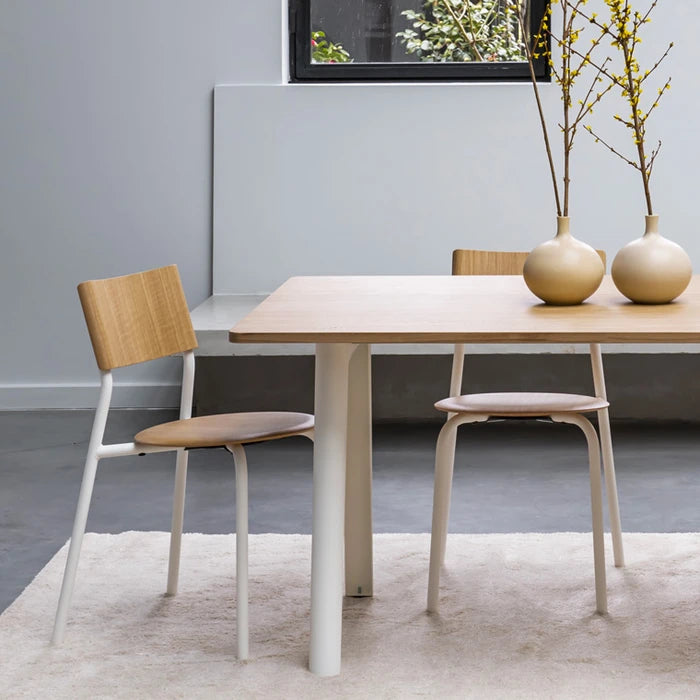 New modern eettafel