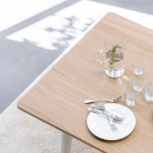 Afbeelding in Gallery-weergave laden, New modern eettafel - eco-certified wood
