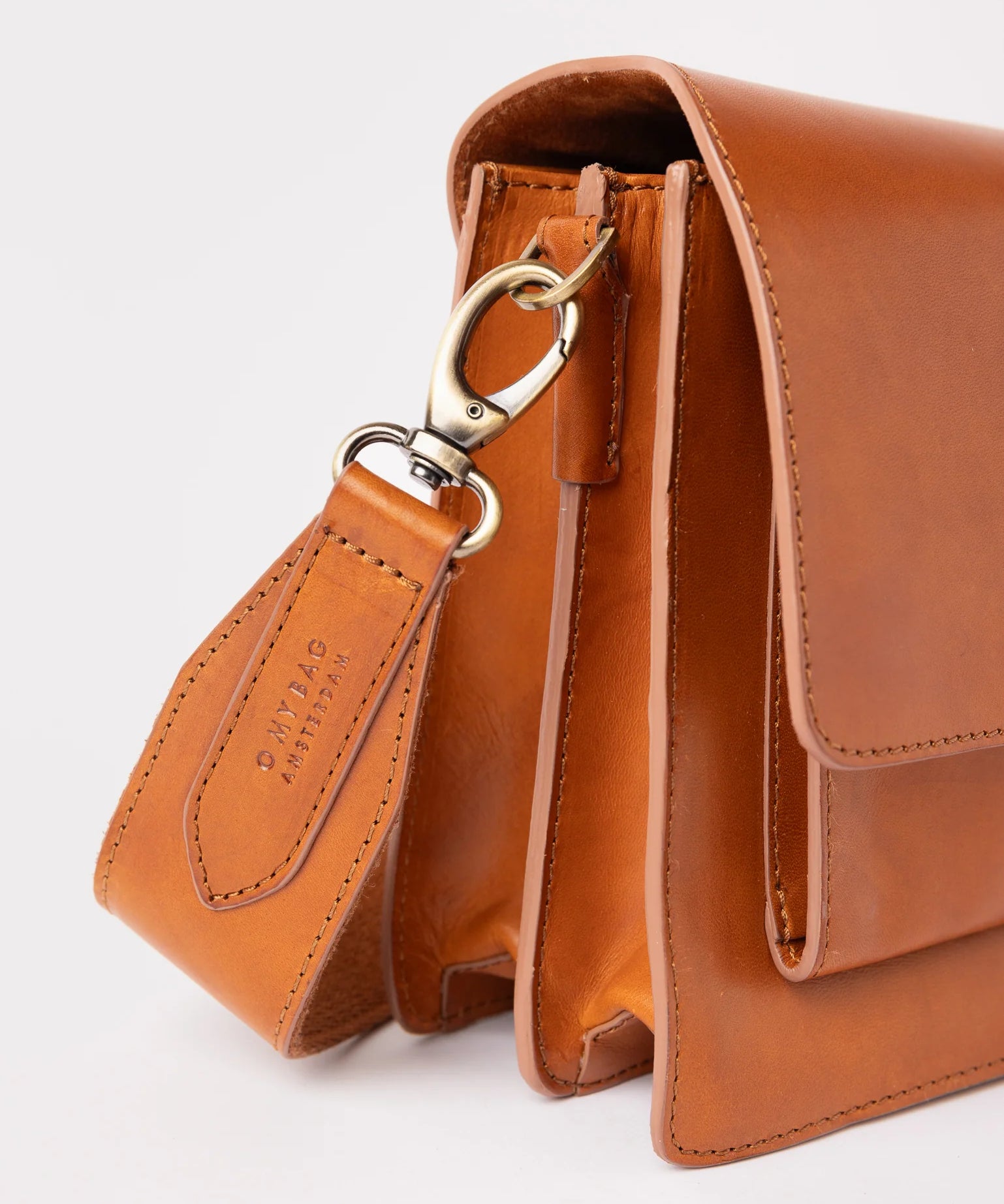 Harper-Cognac-Classic-Leather-Detail.webp