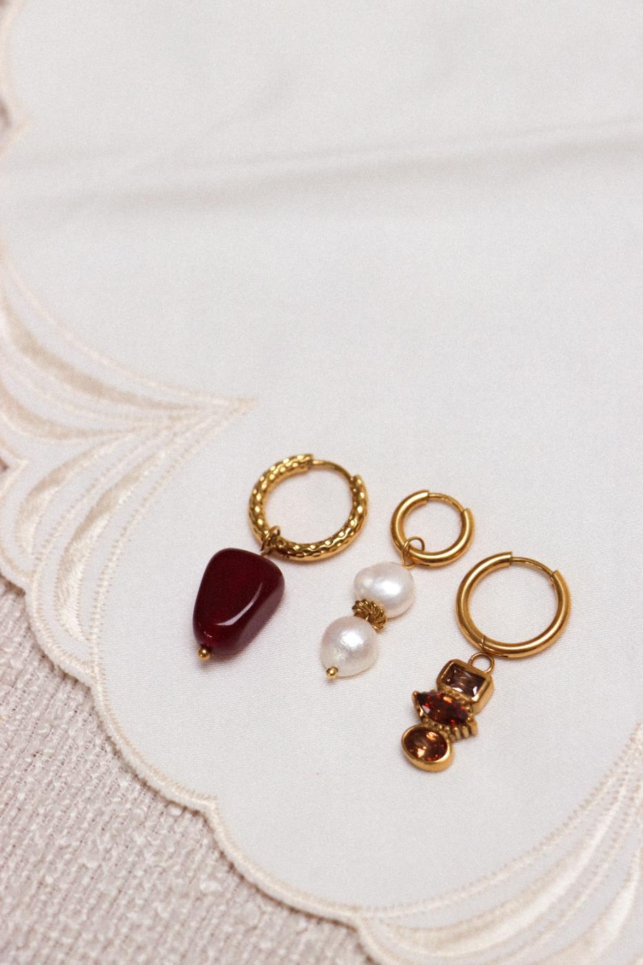 Belle pearl hoop - oorbel