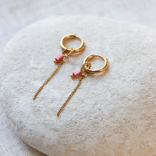 Afbeelding in Gallery-weergave laden, Oorbel - Chain rosa hoop goud of zilver
