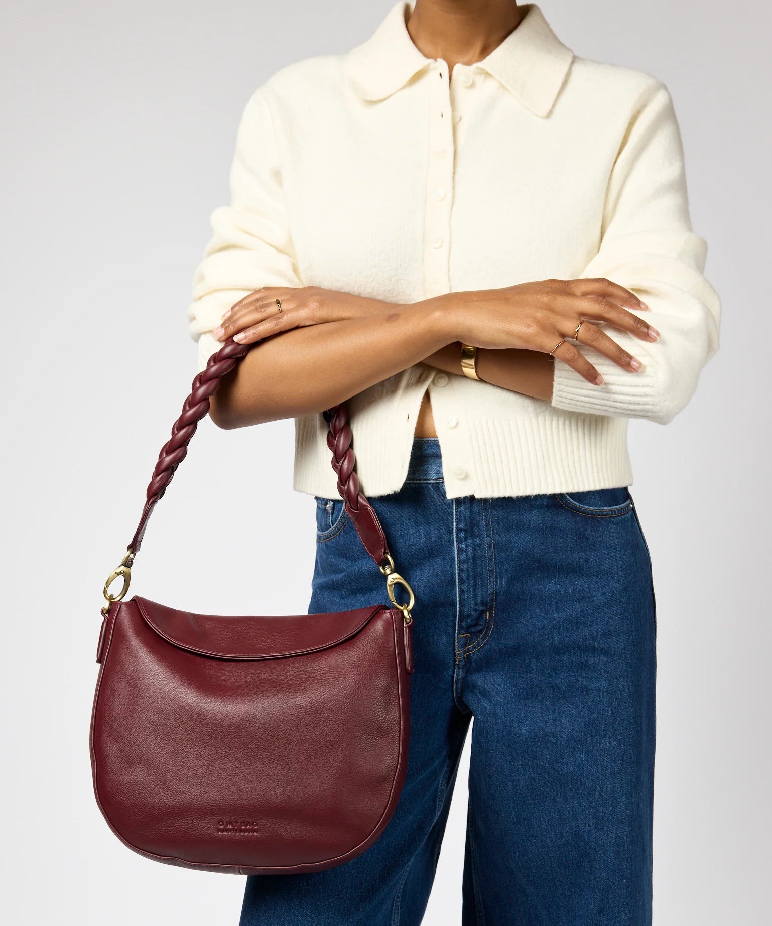 Lana-Dark-Cherry-Ecom-Model3.webp