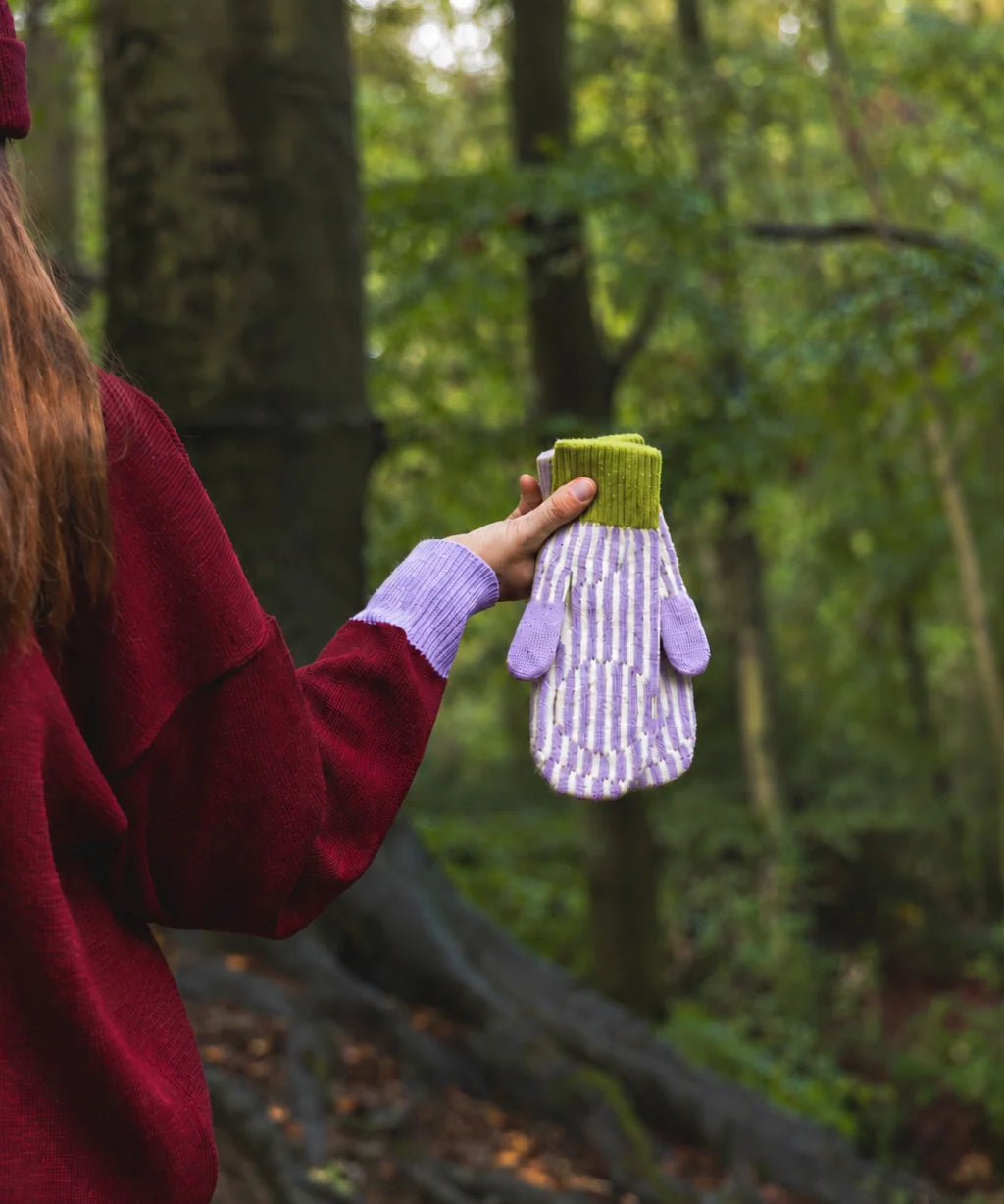 Lila_wanten_in_het_bos.webp
