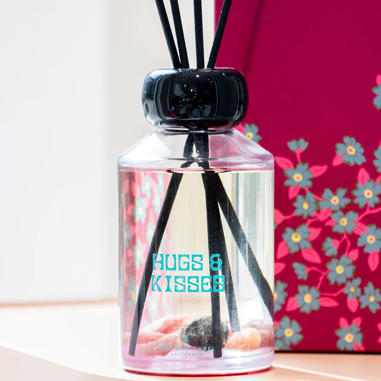 reed diffuser - hugs and kisses
