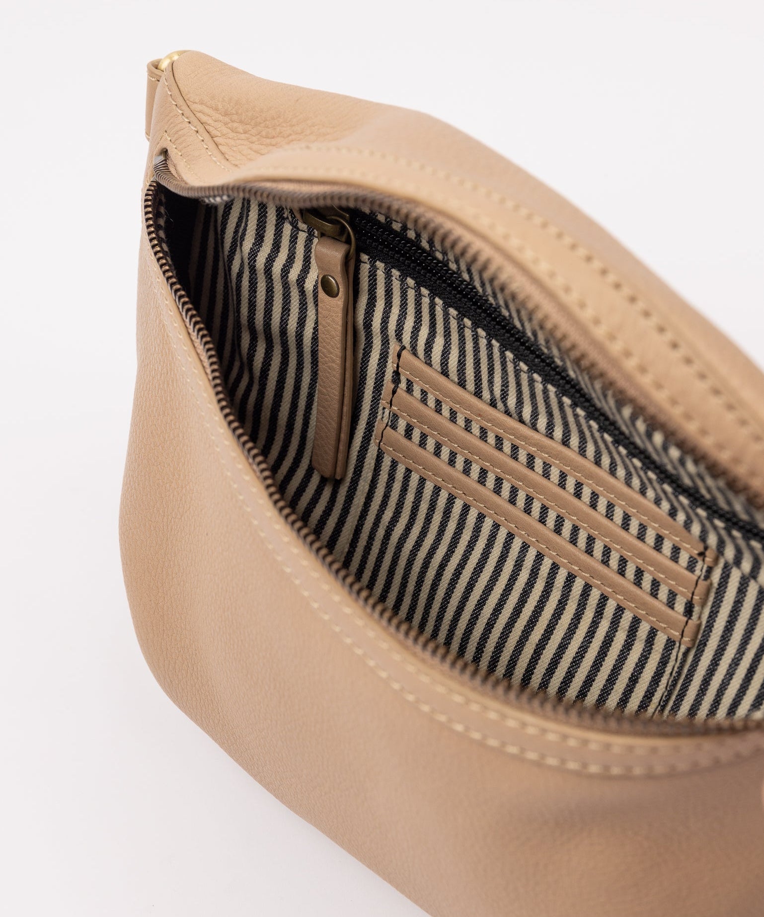 Milo-Sand-Soft-Grain-Leather-Inside.jpg