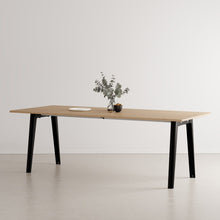 Afbeelding in Gallery-weergave laden, New modern eettafel - eco-certified wood
