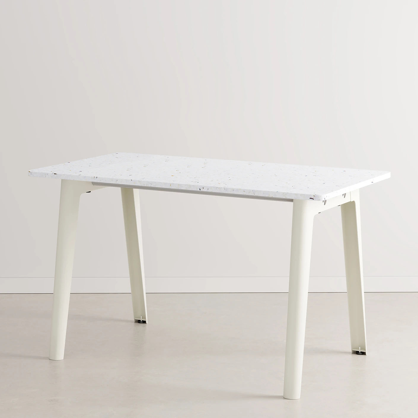 NM-desk-venezia-130x70-blanccreme.webp