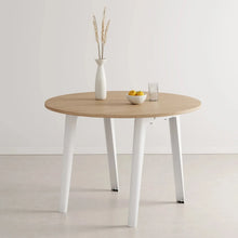 Afbeelding in Gallery-weergave laden, New modern ronde eettafel - eco-certified wood
