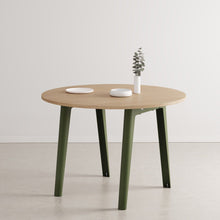 Afbeelding in Gallery-weergave laden, New modern ronde eettafel - eco-certified wood
