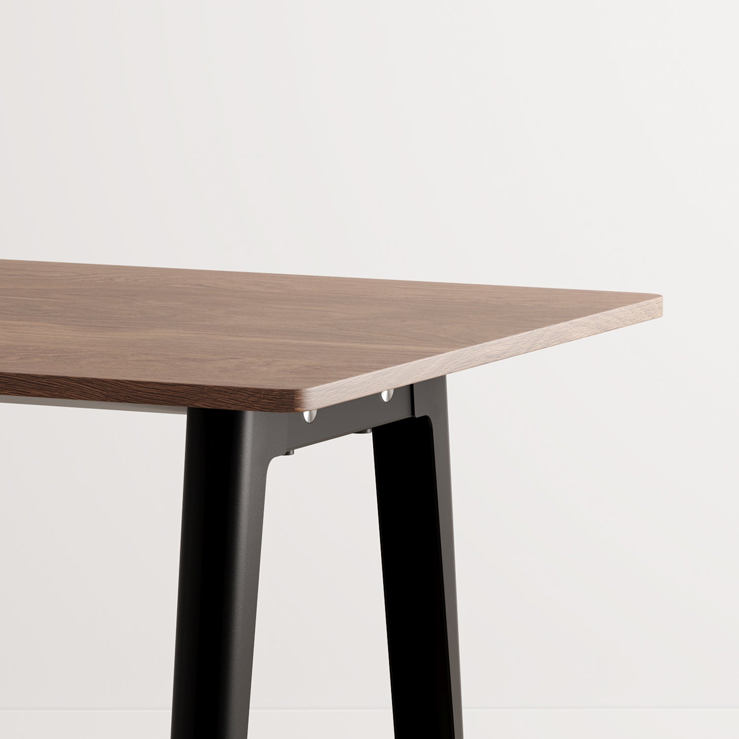 New modern eettafel walnoot