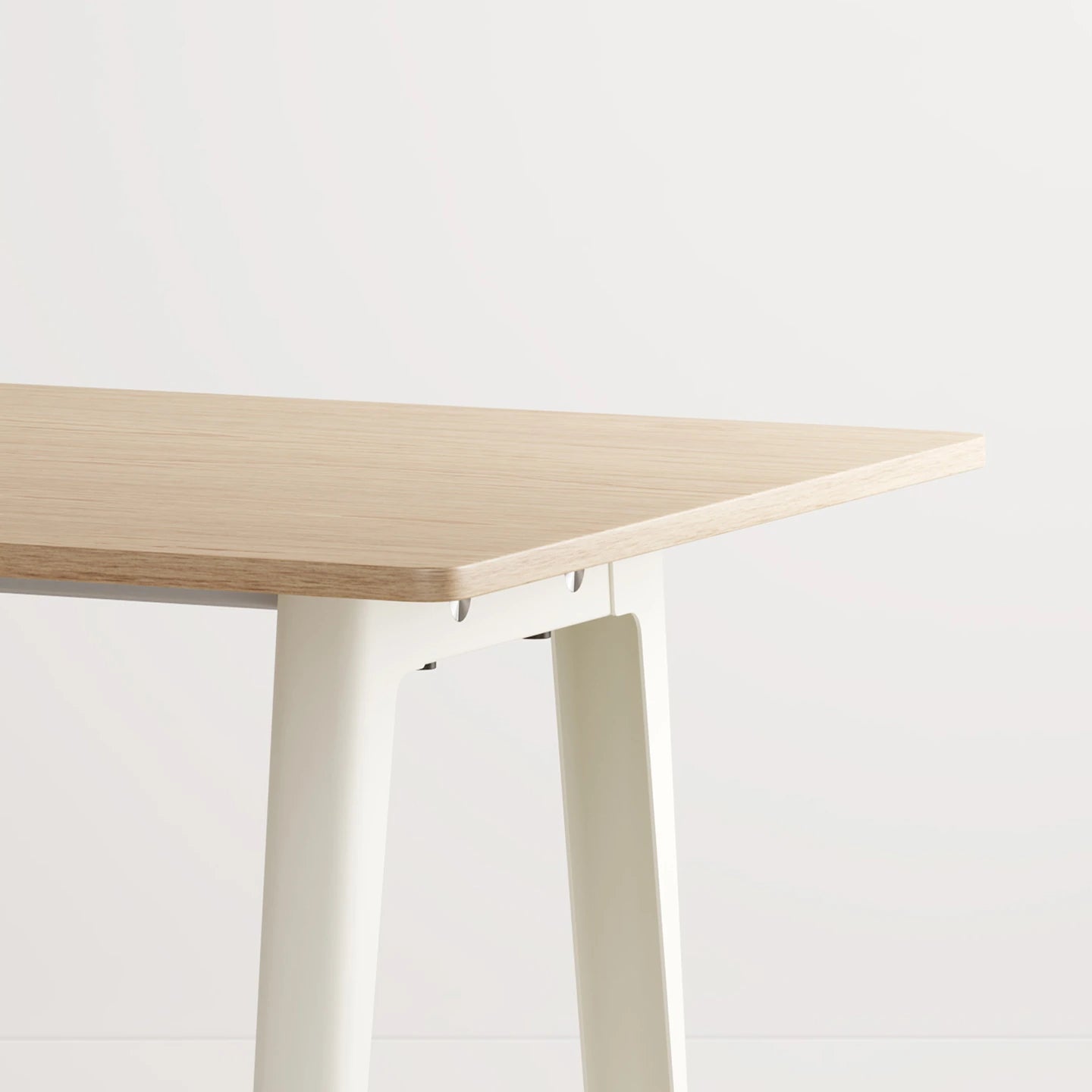 New modern eettafel
