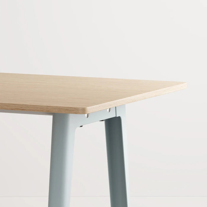 New modern eettafel