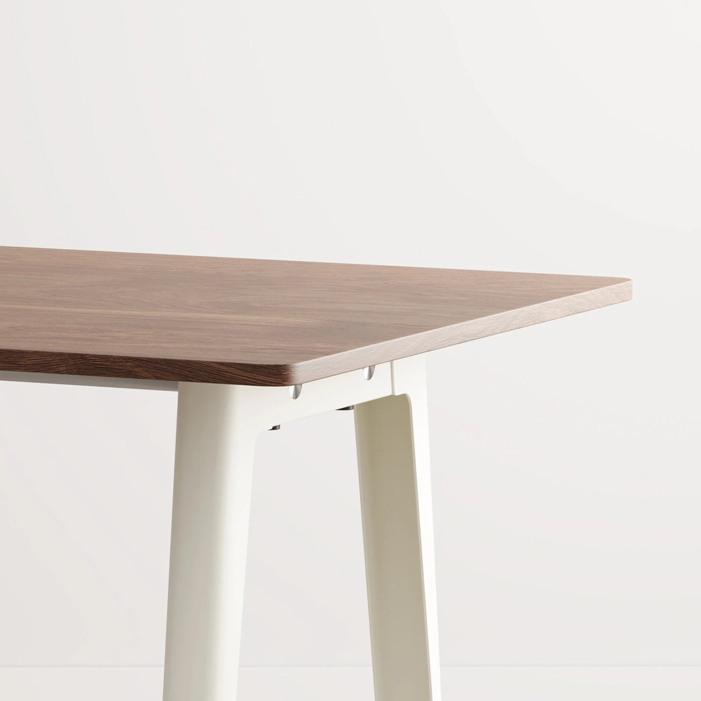 New modern eettafel walnoot
