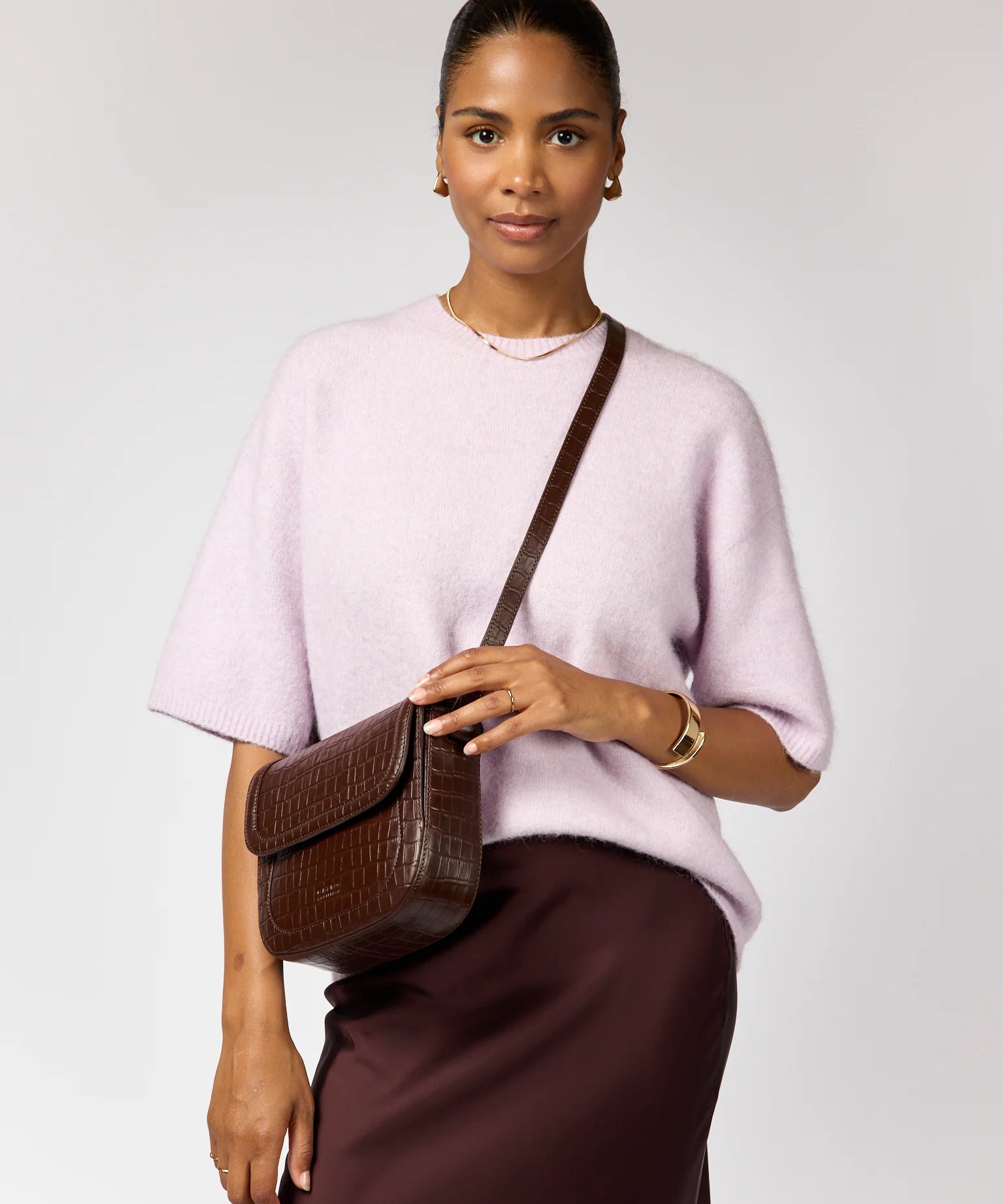 Nina-Chocolate-Croco-Ecom-Model.webp