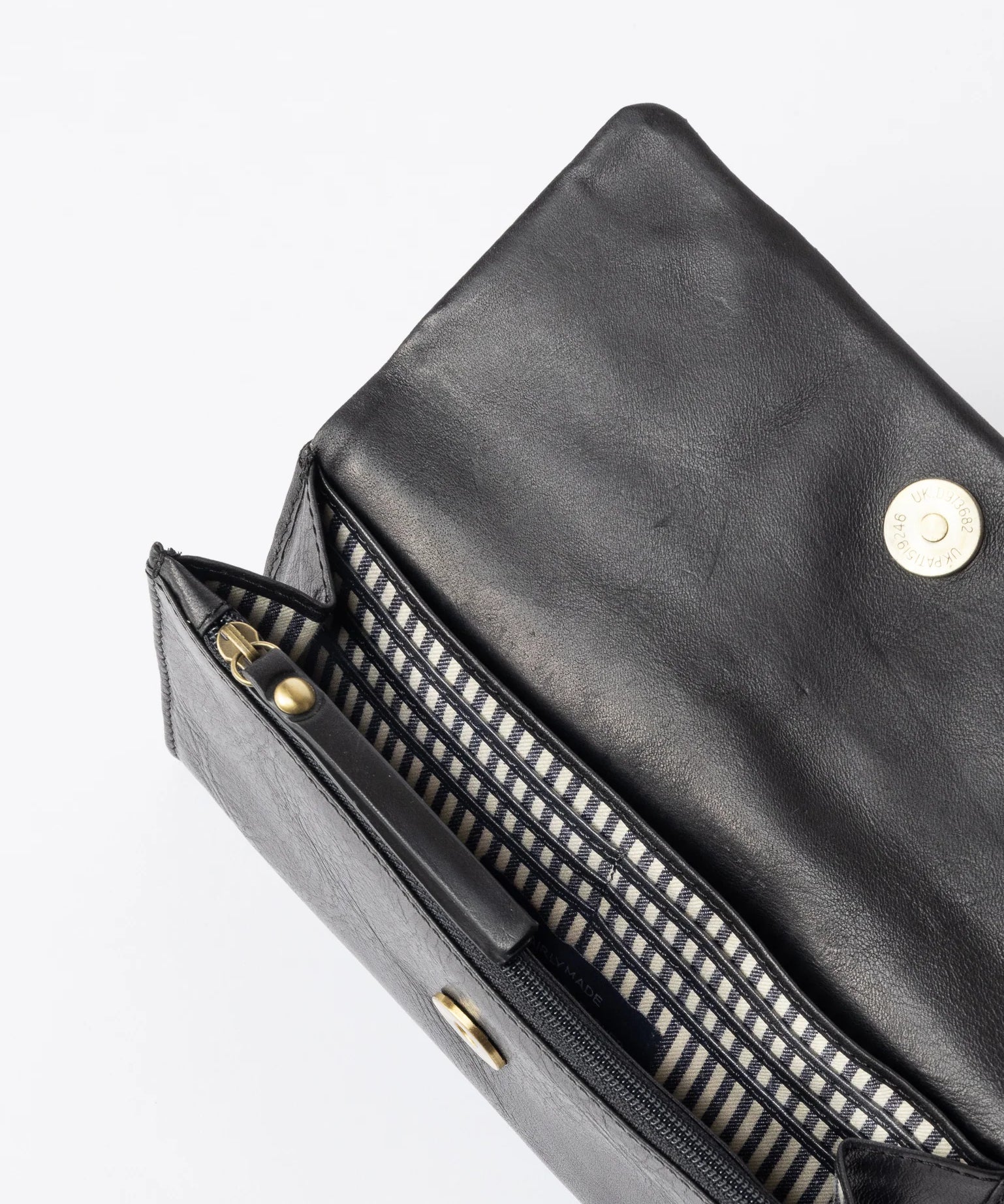 Pau_s-Pouch-Black-Stromboli-Leather-Inside_6bfc2abc-c24f-4994-b7be-57d57647b618_1.webp