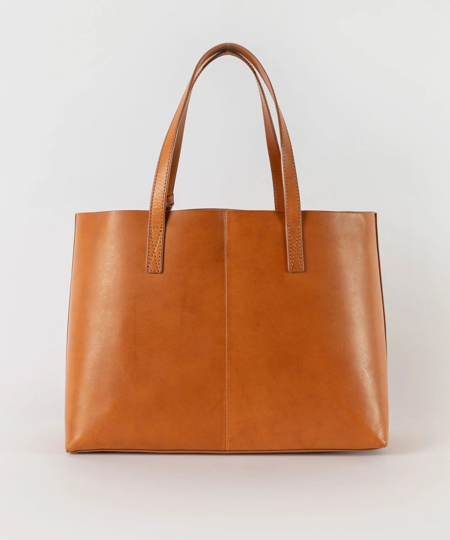 SamShopper_CognacClassicLeather_Back.webp