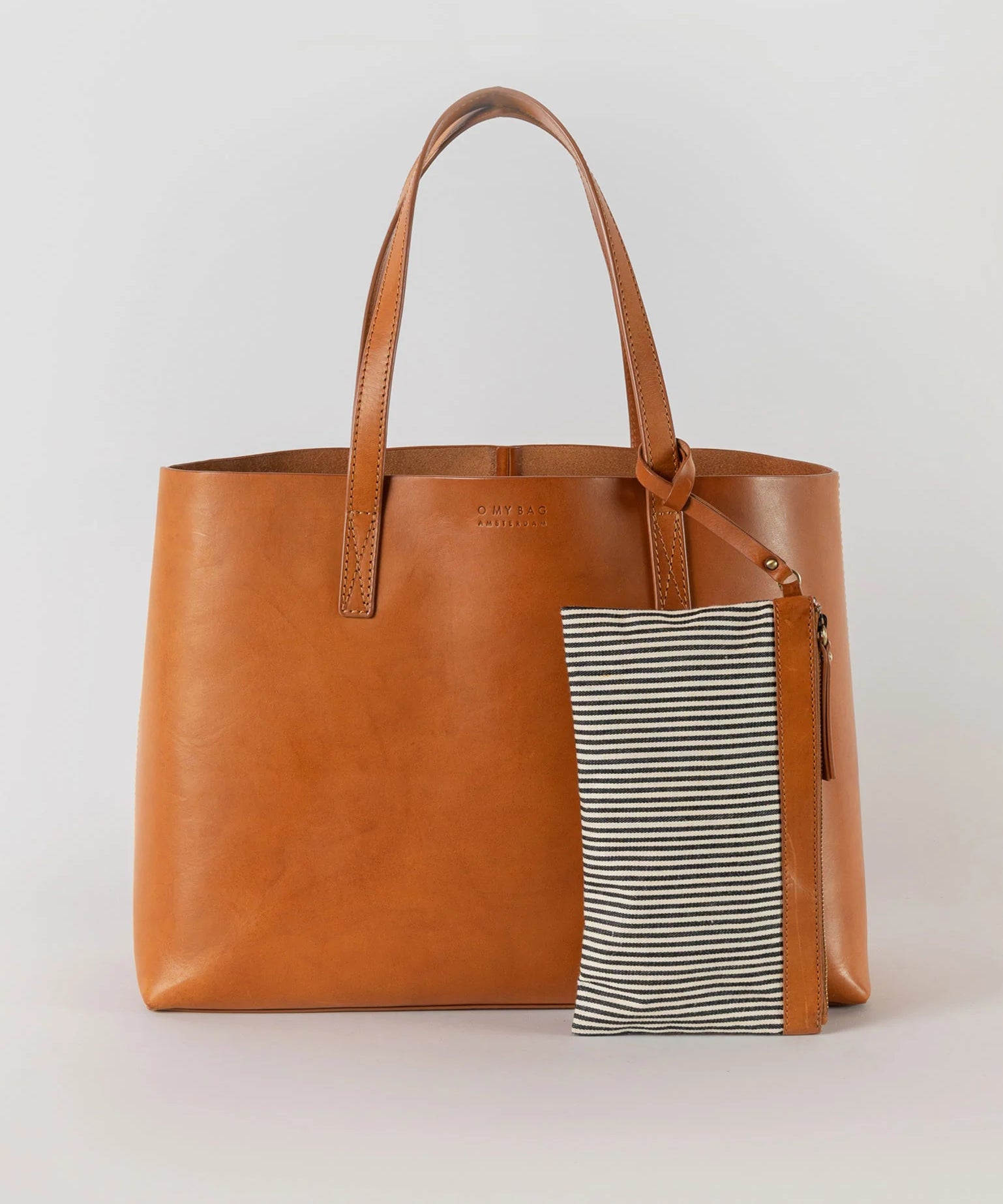 SamShopper_CognacClassicLeather_Front2.webp
