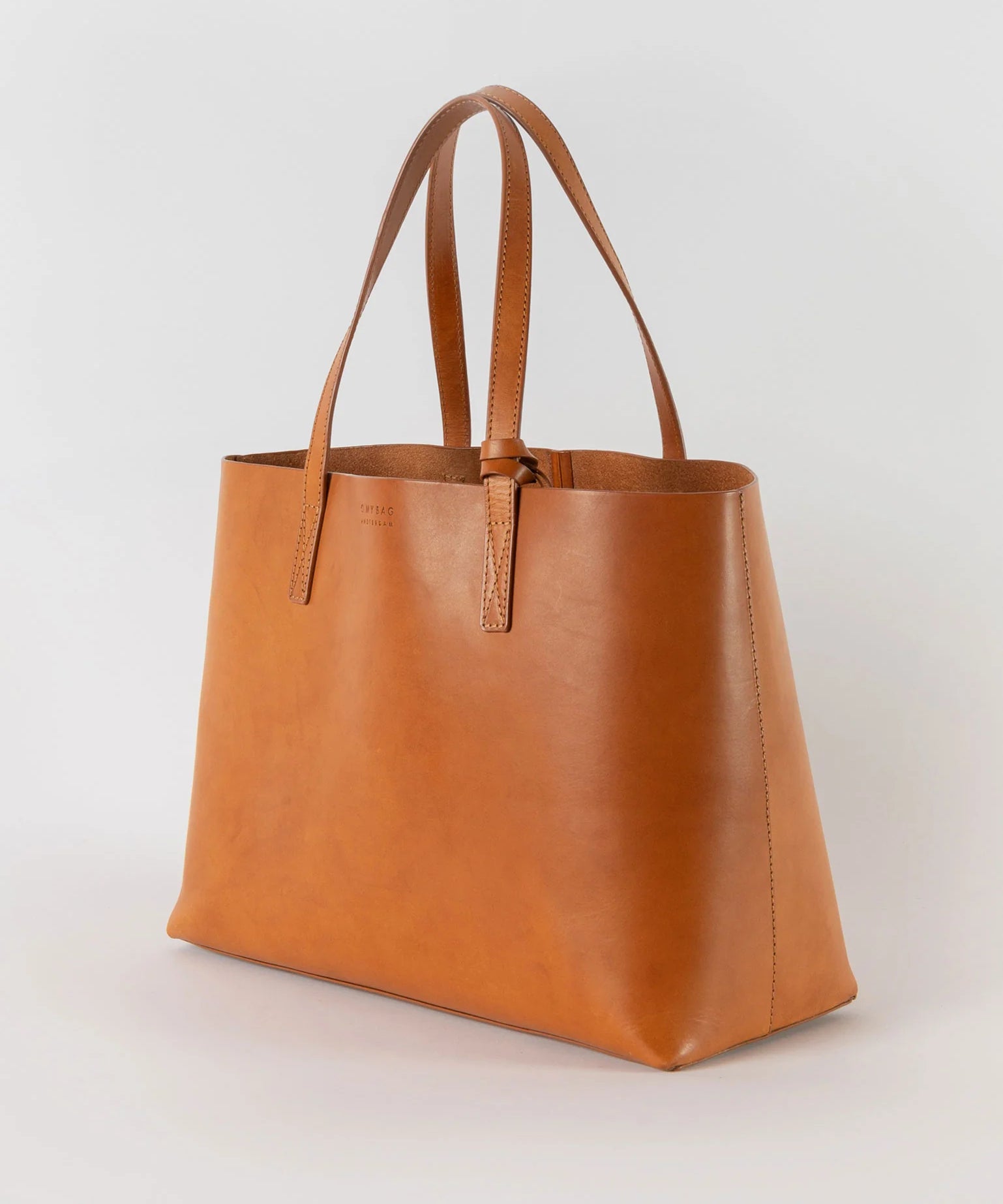 SamShopper_CognacClassicLeather_Side.webp