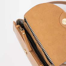 Afbeelding in Gallery-weergave laden, Sanne belt bag - Cognac vegan uppeal™
