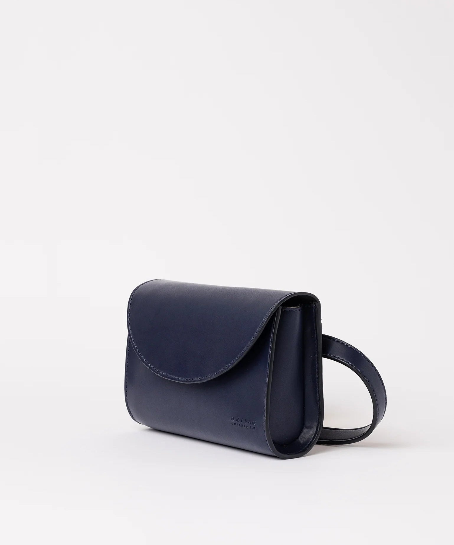 Sanne-Vogel-Bag-Navy-Uppeal-Side.webp