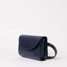 Afbeelding in Gallery-weergave laden, Sanne belt bag - Navy vegan uppeal™
